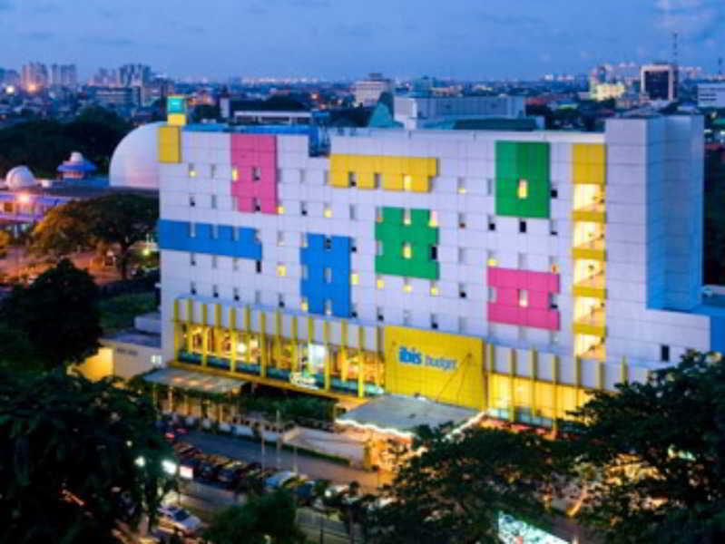 Ibis Budget Jakarta Cikini Экстерьер фото