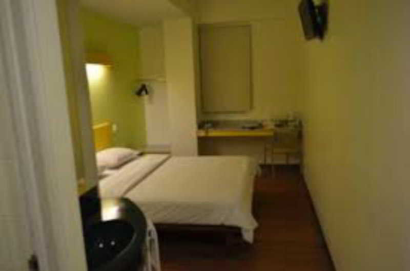 Ibis Budget Jakarta Cikini Экстерьер фото