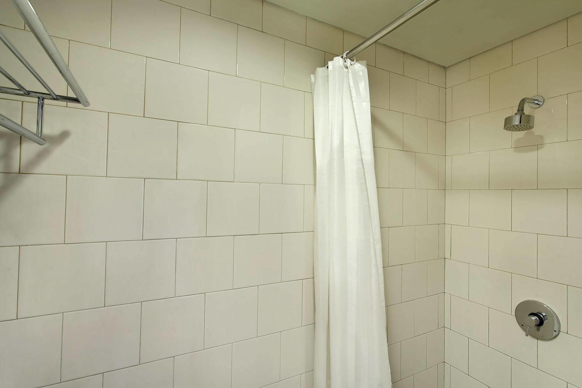 Ibis Budget Jakarta Cikini Экстерьер фото